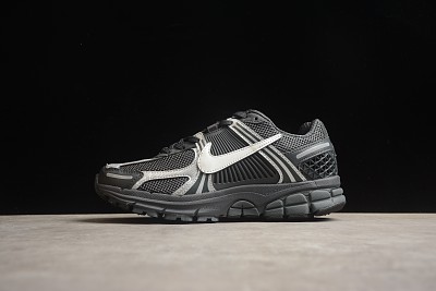 Nike Zoon Vomero-021