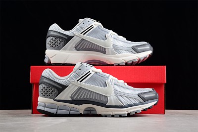 Nike Zoon Vomero-030