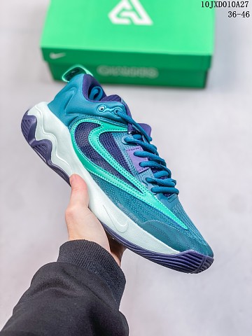 Giannis Antetokounmpo-054