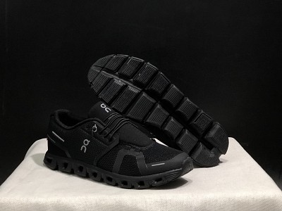 On Cloud Shoes-005