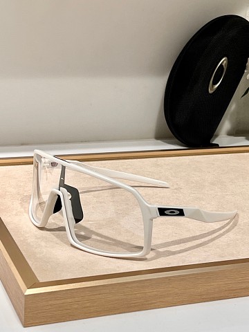 Oakle Glasses-006