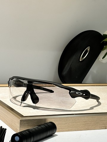 Oakle Glasses-046